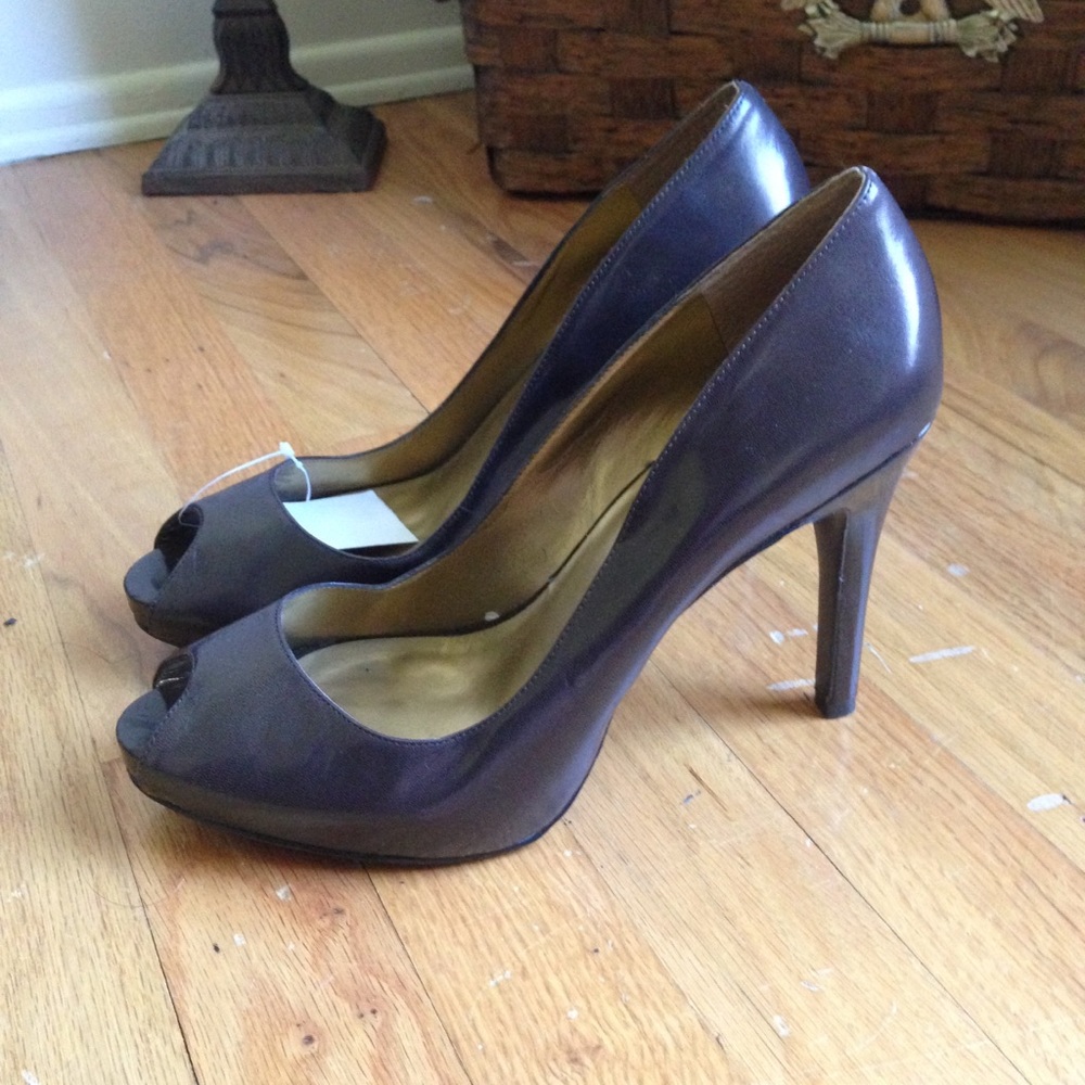 NEW Guess Brown Peep Toe Heels Sz 9.5